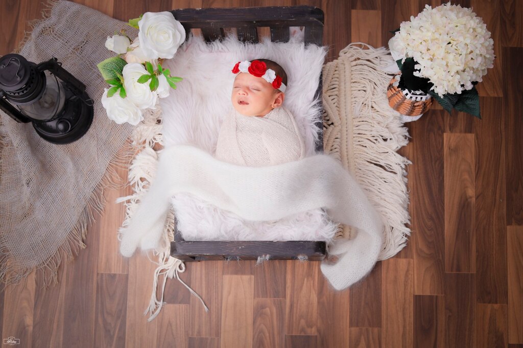 Newborn Cot With White Wrapping Setup 132